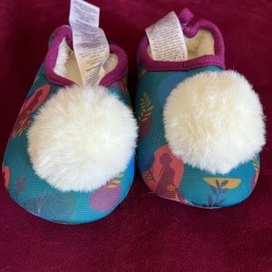 Frozen 2 slippers. 11/12 toddler shoe size